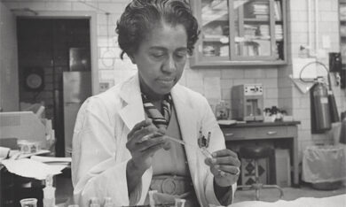 Marie Maynard Daly working in her lab circa 1960